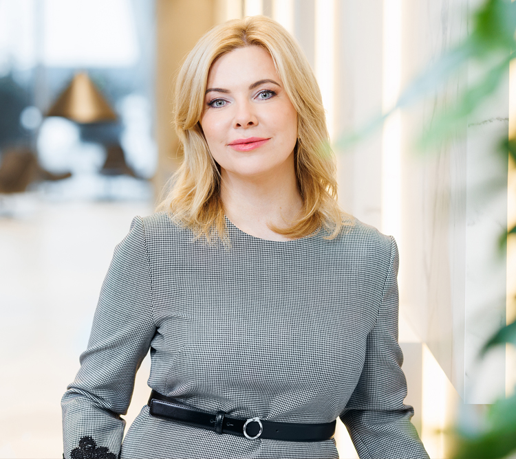 “Veselības centru apvienības” valdes priekšsēdētājas amatā darbu sāk Iveta Lāce